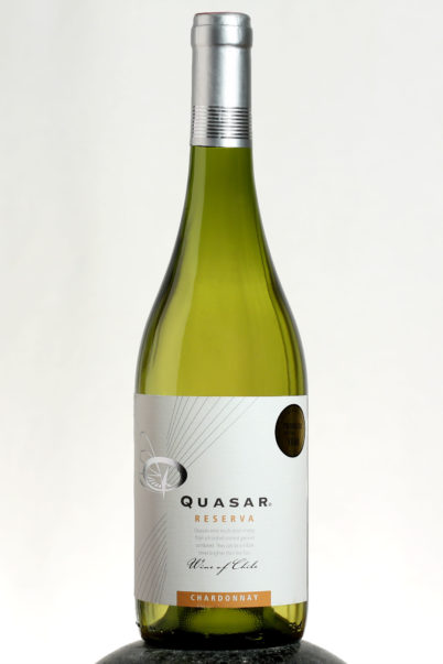 bottle of Quasar Reserva Chardonnay wine